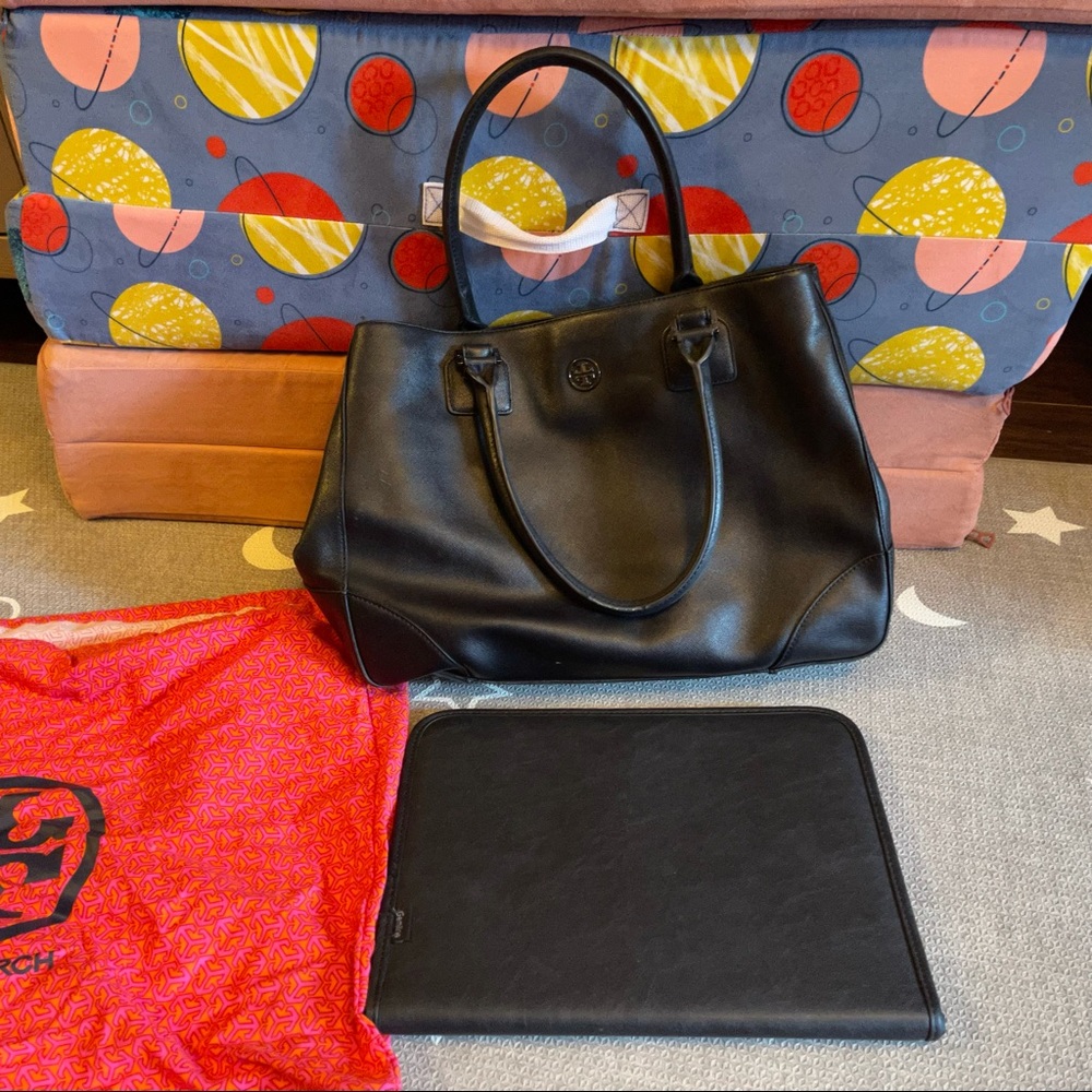 SOLD. Tory Burch Robinson Tote Bag. Large. GUC